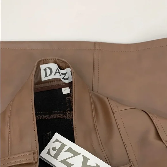 Daze Vegan faux leather high rise mini skirt brown straight new 27 4 - Picture 4 of 4